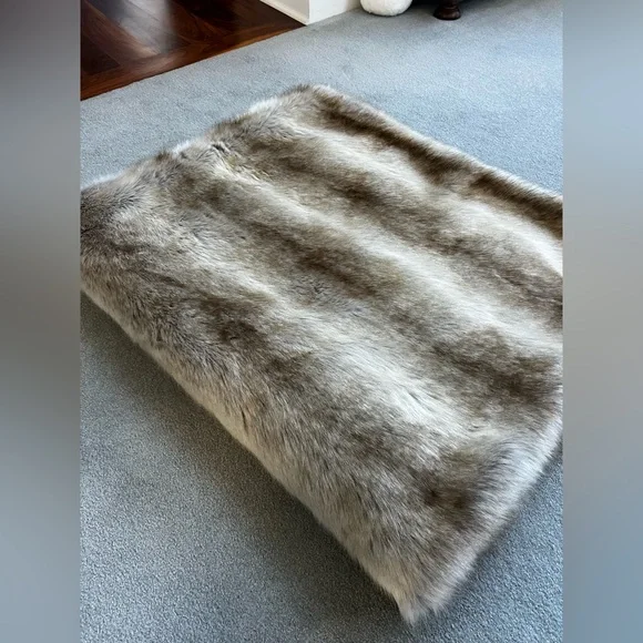 NWOT Limited Edition Blonde Fox Faux Fur Throw 60”x72”